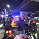 Jaga Kamtibmas Minggu Malam, Babinsa Gelar Siskamling Bersama Komduk