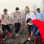 Kapolda Kalteng Dampingi Menteri Kehutanan Tinjau Karhutla di Tumbang Nusa