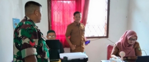 Komsos Anggota Koramil 1601/Indramayu di Kantor Kelurahan Bojong Sari, Perkuat Sinergi dan Keamanan Lingkungan