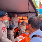 Korbrimob BKO Polda NTT Layani dan Data Bantuan Logistik bagi Warga Terdampak Gempa