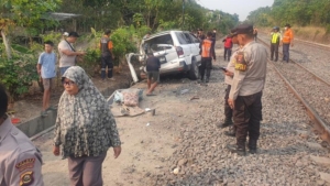 Mobil Panther Tertemper Kereta Api di Prabumulih, Empat Orang Meninggal dan Satu Kritis