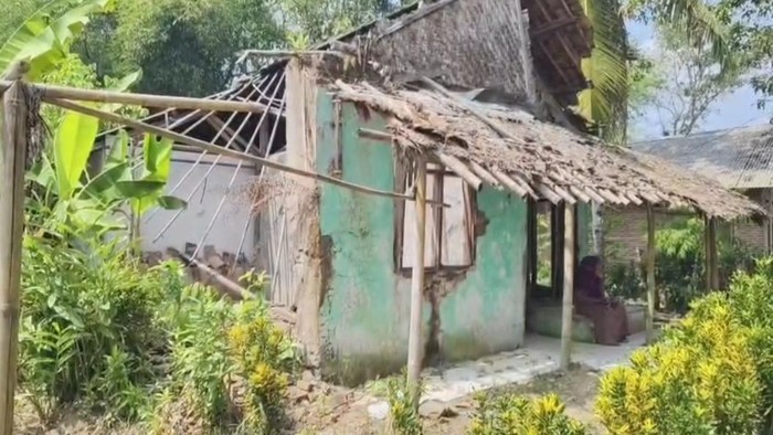Nenek Sanami di Pandeglang Tinggal di Rumah Hampir Ambruk, Terpaksa Berpuasa Saat Tak Ada Makanan