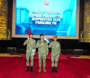 Panglima TNI Berikan Penghargaan Istimewa kepada Dua Prajurit atas Aksi Heroik di Masjid Baiturrahman