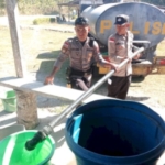 Polres Ngada Salurkan 1.500 Liter Air Bersih untuk Warga Terdampak Gempa di Riung