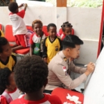Polsek Tembagapura dan Satgas Operasi Damai Cartenz Dorong Semangat Belajar Anak-Anak