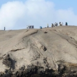 Puluhan Wisatawan Nekat Naiki Gunung Anak Krakatau Meski Berstatus Siaga, Pengawasan Akan Diperketat