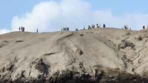 Puluhan Wisatawan Nekat Naiki Gunung Anak Krakatau Meski Berstatus Siaga, Pengawasan Akan Diperketat
