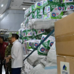 Seskab Teddy Paparkan Perkembangan Pengiriman Bantuan ke NTT