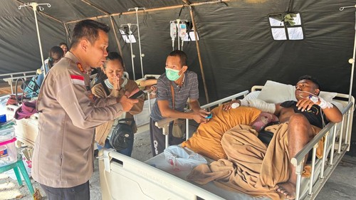 TNI-Polri Evakuasi Puluhan Pasien di Dua Rumah Sakit Seusai Gempa Labuan Bajo - BERITA POLRI INDEPENDEN INVESTIGASI TNI-Polri Evakuasi Puluhan Pasien di Dua Rumah Sakit Seusai Gempa Labuan Bajo