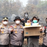 Tangani Karhutla di Pelalawan, Polda Riau Salurkan 25 Ribu Masker dan Oksigen Portable