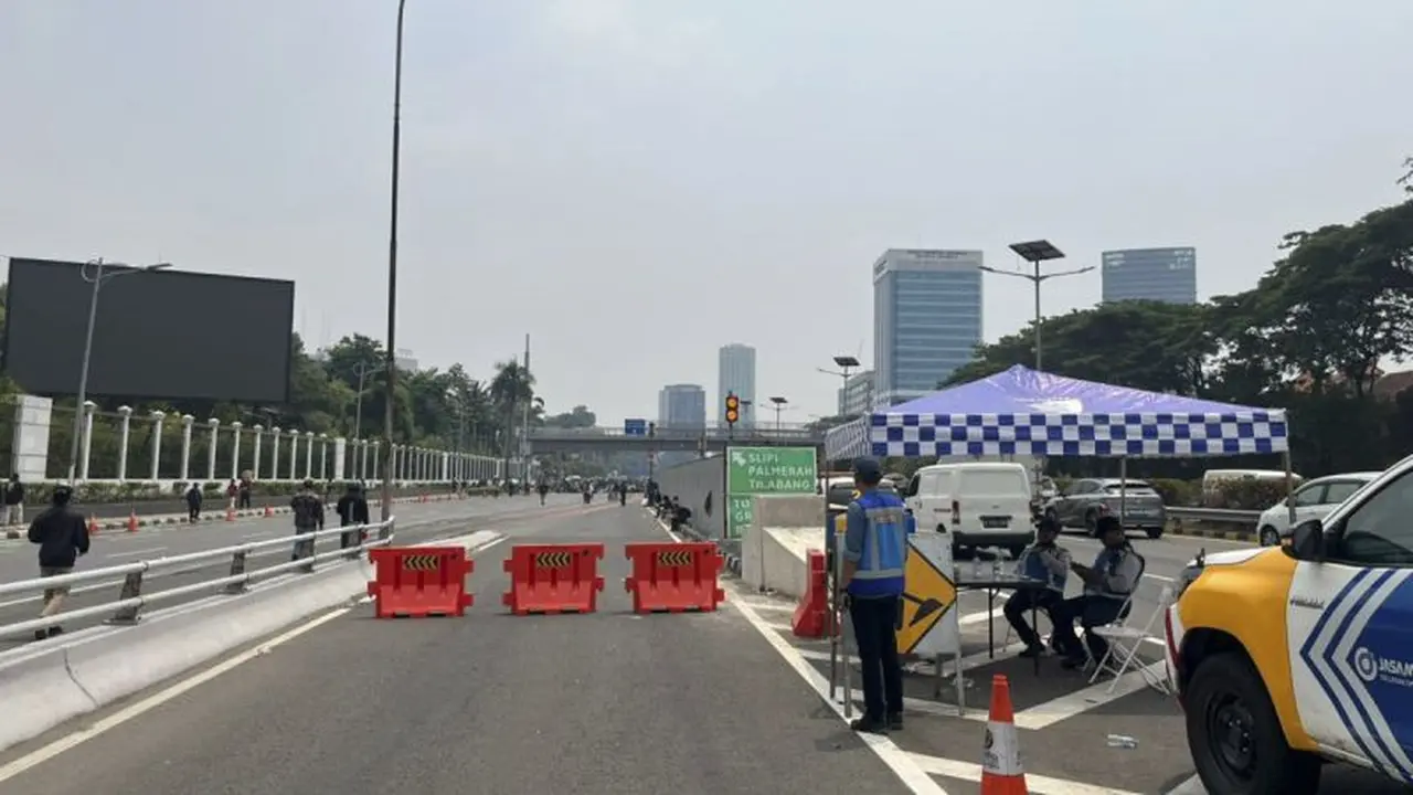 Tol Dalam Kota Kembali Dibuka Setelah Sempat Ditutup Akibat Kerumunan - BERITA POLRI INDEPENDEN INVESTIGASI Tol Dalam Kota Kembali Dibuka Setelah Sempat Ditutup Akibat Kerumunan