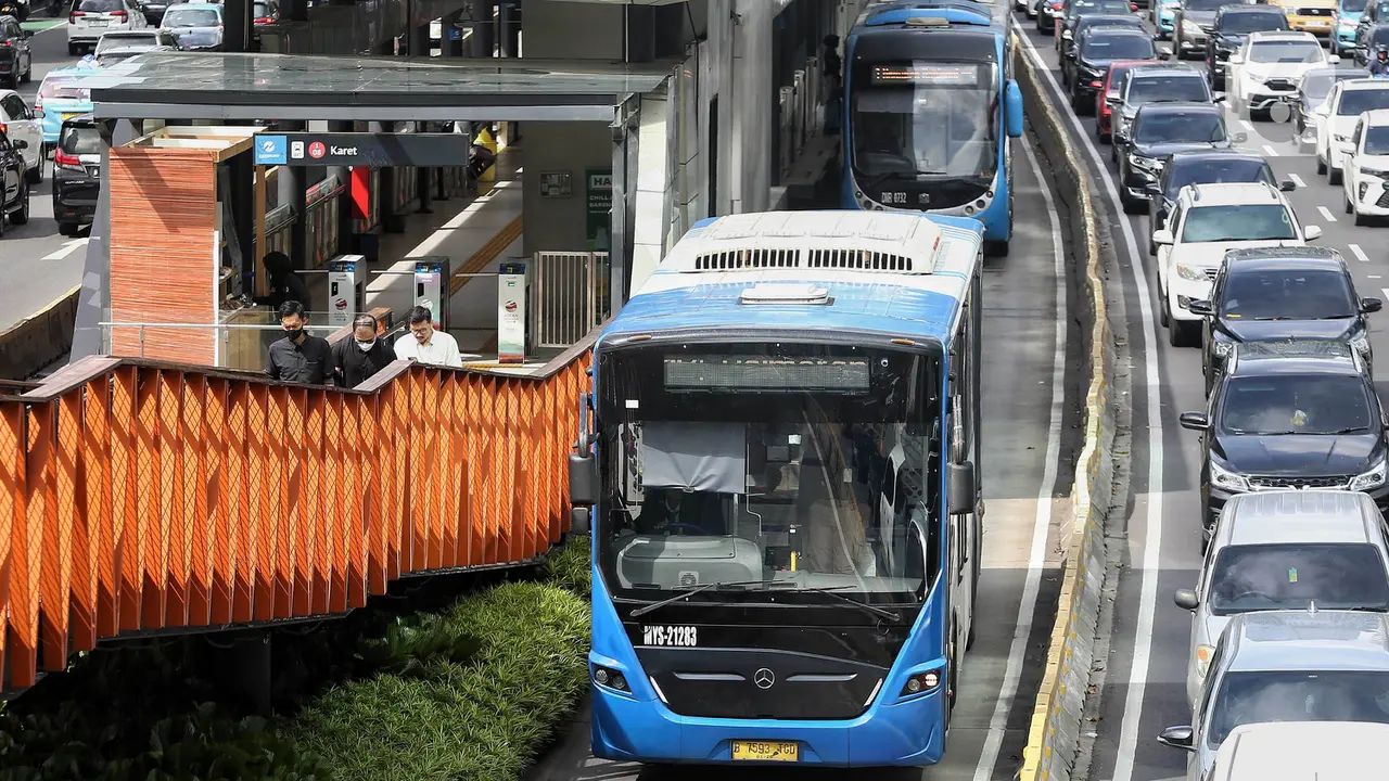 Viral Penumpang Diturunkan dari Transjakarta, Ini Penjelasan Penyebabnya