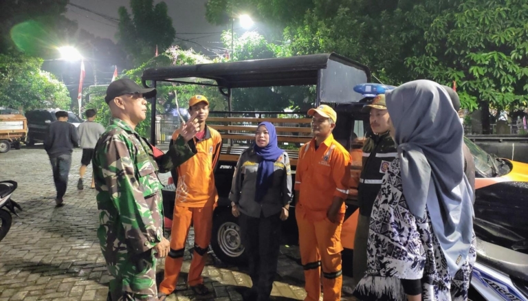 Koramil 02/Matraman Gelar Patroli dan Siskamling Keliling Bersama Komduk, Perkuat Kamtibmas Wilayah