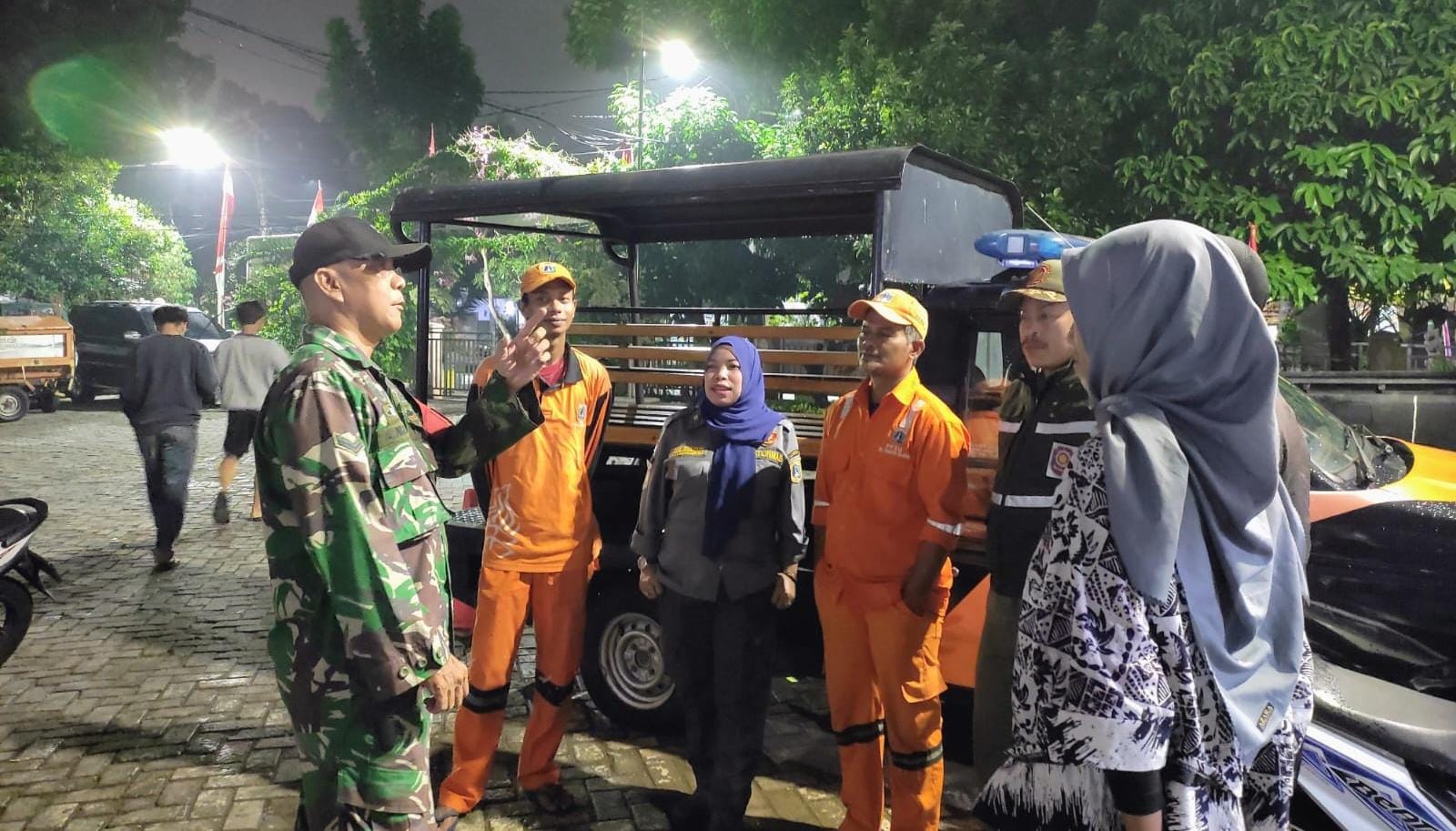 Koramil 02/Matraman Gelar Patroli dan Siskamling Keliling Bersama Komduk, Perkuat Kamtibmas Wilayah - BERITA POLRI INDEPENDEN INVESTIGASI Koramil 02/Matraman Gelar Patroli dan Siskamling Keliling Bersama Komduk, Perkuat Kamtibmas Wilayah