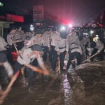 Banjir Bandang Terjang Solok, Warga Terdampak Mengungsi ke Mapolres