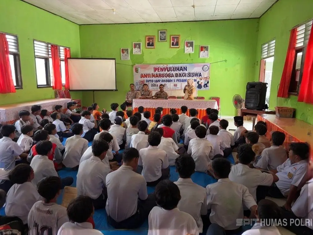 Cegah Penyalahgunaan Narkoba, Satbinmas Polres Pesawaran Edukasi Siswa SMPN 3