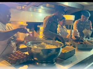 Dapur Lapangan Polri Sajikan Makanan Hangat untuk Korban Gempa Ngada