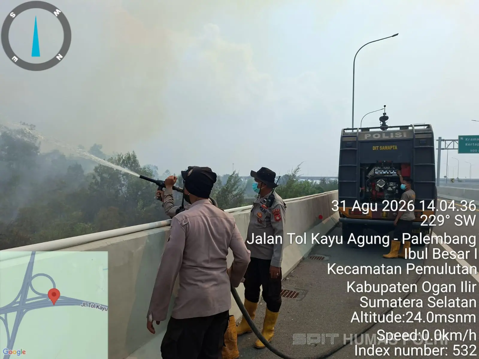 Hadapi Medan Sulit Satgas Karhutla Polda Sumsel Padamkan Api di Pemulutan - BERITA POLRI INDEPENDEN INVESTIGASI Hadapi Medan Sulit, Satgas Karhutla Polda Sumsel Padamkan Api di Pemulutan