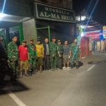 Antisipasi Tawuran, Koramil 08/Duren Sawit Bersama Komduk Intensifkan Siskamling