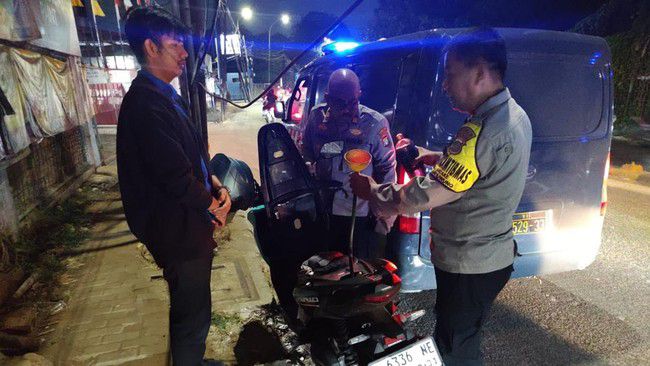 Kehabisan Bensin dan Tak Punya Uang Pulang, Warga Hubungi 110 hingga Dibantu Polisi