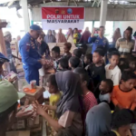 Lewati Jalur Laut, Polri Bawa 146 Paket Sembako untuk Warga Terdampak Gempa di Pulau Sukun