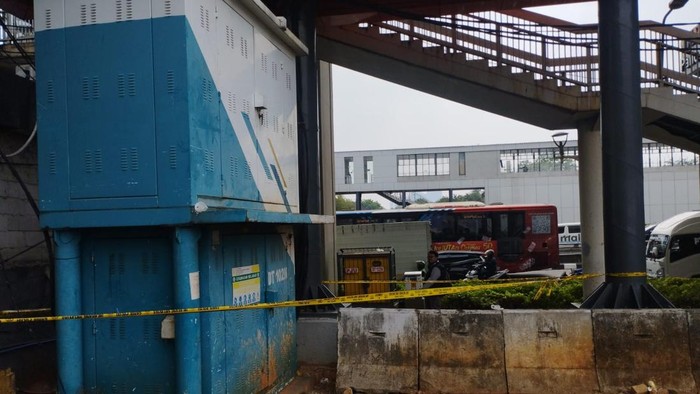 Pedagang Mi Ayam Cium Bau Menyengat Sebelum Jenazah Ditemukan di Gardu LRT Pancoran