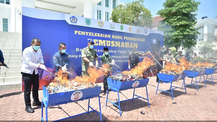 Pemkab Pasuruan dan Bea Cukai Musnahkan Barang Kena Cukai Ilegal Senilai Rp9,3 Miliar