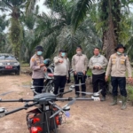 Polda Riau Kerahkan Drone Pemadam Api Tangani Karhutla di Siak