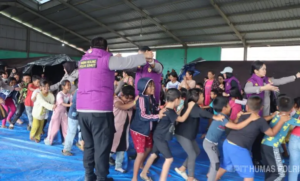Polda Sumut dan Polres Karo Beri Trauma Healing Pengungsi Sinabung