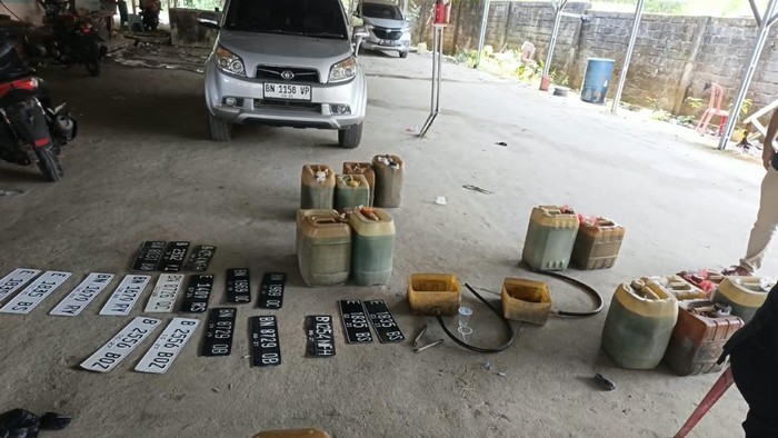 Polisi Bongkar Dugaan Penimbunan BBM Bersubsidi di Bangka, 14 Mobil dan 6 Orang Diamankan