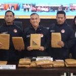 Polisi Bongkar Pengiriman 18 Kg Ganja dan 1.000 Butir Obat Keras via Bus di Bogor