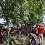 Polisi, TNI dan Mahasiswa Bersama Bersihkan Pasar Baru Pangkalan Kerinci