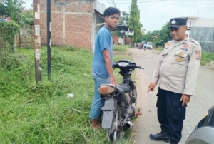 Polsek Karangsembung Tertibkan Knalpot Tidak Sesuai Spesifikasi di Jalan Raya Karangmekar