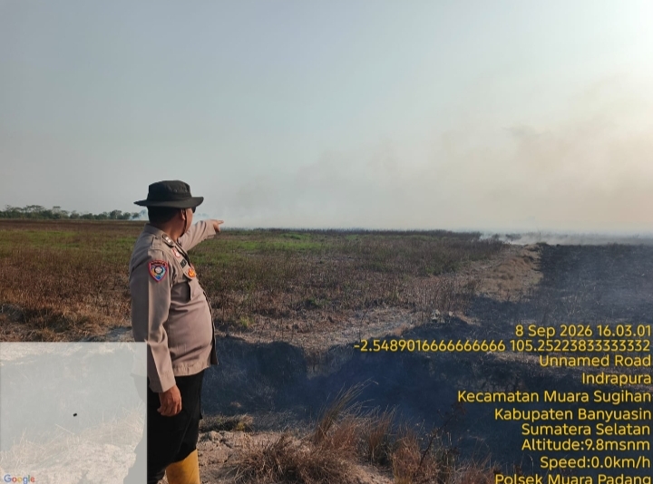 Polsek Muara Padang Ground Check Hotspot di Indrapura Lahan Terbakar Capai 10 Hektare - BERITA POLRI INDEPENDEN INVESTIGASI Polsek Muara Padang Ground Check Hotspot di Indrapura, Lahan Terbakar Capai 10 Hektare