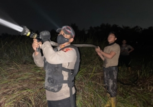 Sinergi Personel Gabungan Berhasil Padamkan Kebakaran Lahan 4 Hektare di Pemulutan Ogan Ilir