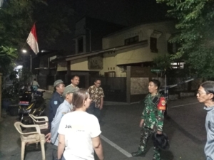 Sinergi TNI-Polri dan Warga Perkuat Siskamling, Koramil 01/Jatinegara Jaga Kamtibmas Tetap Kondusif