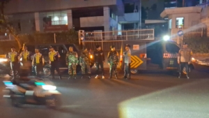 Babinsa Koramil Ciledug Dan Pondok Aren Bersama Komduk Rutin Patroli Malam