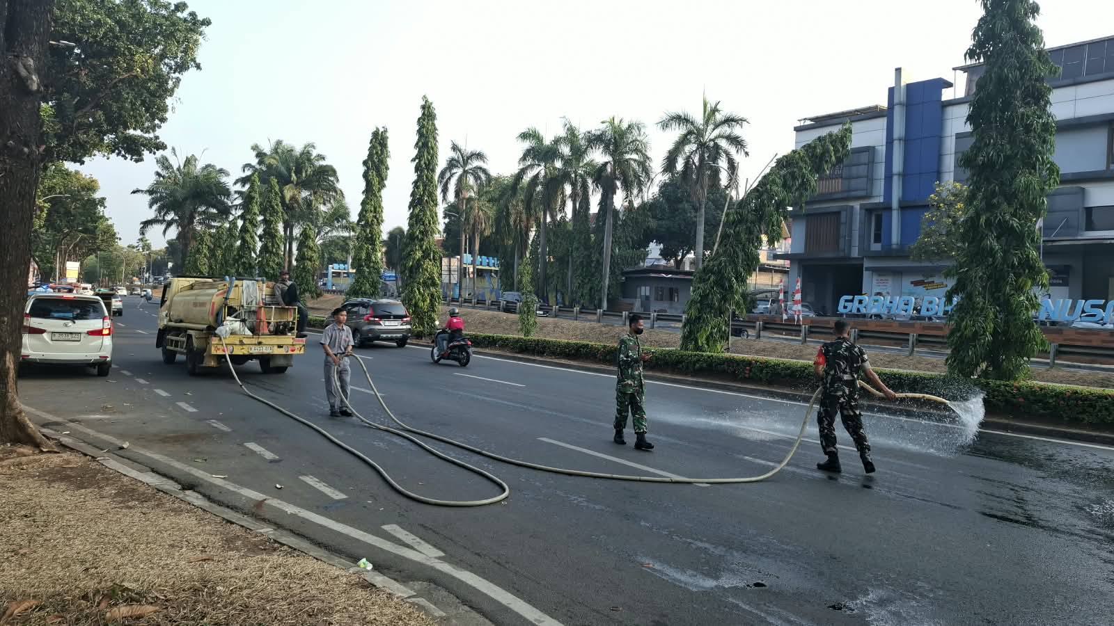 Kodim 0506/Tangerang Bergerak Atasi Dampak Debu Vulkanik Anak Gunung Krakatau