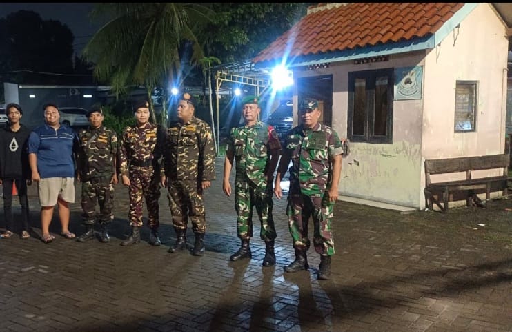 Sinergi Tegakkan Keamanan, Babinsa Gandeng Komduk Patroli Malam