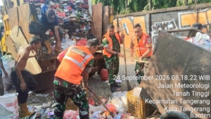 Koramil Tangerang Bersihkan Tumpukan Sampah di Tanah Tinggi, Cegah Gangguan Kesehatan