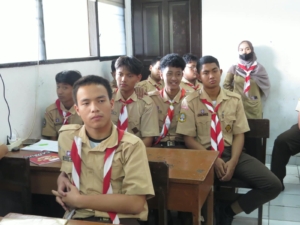 Babinsa Koramil 08/Duren Sawit Sosialisasikan Rekrutmen TNI AD Kepada Pelajar SMA Perguruan Rakyat-2
