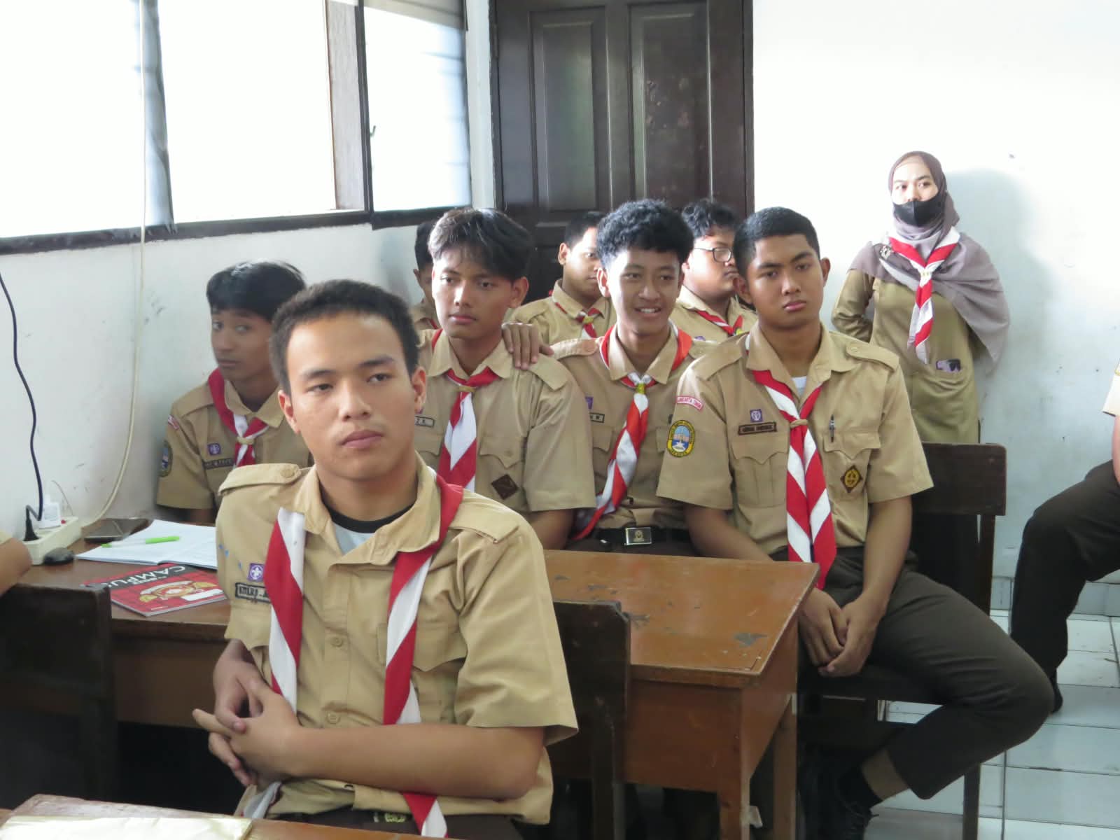 Babinsa Koramil 08/Duren Sawit Sosialisasikan Rekrutmen TNI AD Kepada Pelajar SMA Perguruan Rakyat-2 - BERITA POLRI INDEPENDEN INVESTIGASI Babinsa Koramil 08/Duren Sawit Sosialisasikan Rekrutmen TNI AD Kepada Pelajar SMA Perguruan Rakyat-2