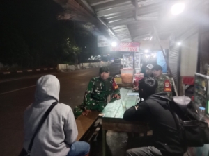 Koramil 03/Ps.Rebo-Ciracas Bersama Komduk Intensifkan Patroli Malam Ciptakan Aman dan Kondusif