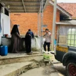 Polsek Plered Salurkan Bantuan Air Bersih untuk Warga Terdampak Kekeringan di Purwakarta