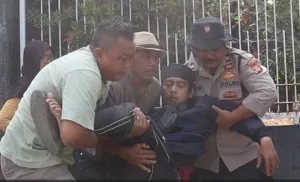 Sigap Bantu Korban Kecelakaan Saat Salurkan Air Bersih, Kanit Dalmas Polres Purwakarta Tunjukkan Kepedulian Kemanusiaan