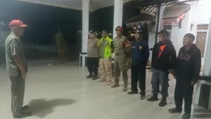 Polsek Bungursari Bersama Satpol PP dan Linmas Tertibkan Pelajar pada Malam Hari, Pengawasan Jam Malam di Cikopo Diperketat