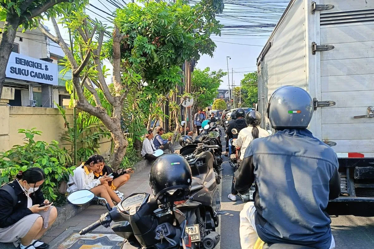 588 Polisi Dikerahkan Amankan Antrean BBM di Denpasar Bali