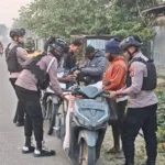 Polres Dogiyai dan TNI Razia Dua Kampung, Amankan Dua Pisau, Parang dan Katapel