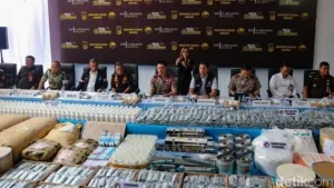 Polisi Temukan Uang Tunai Rp9 Miliar di Pabrik Obat Ilegal Sukoharjo, Dua Terduga Pemilik Diburu