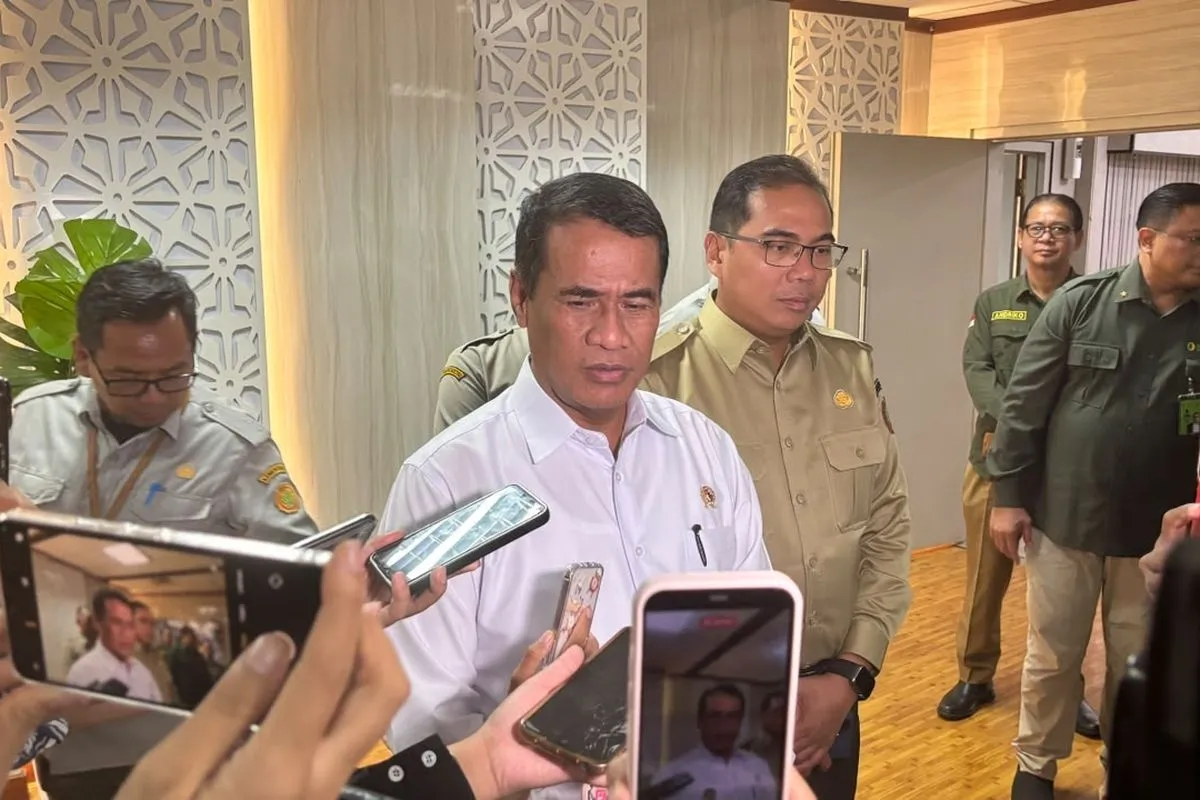 Amran Minta Polri Usut Tuntas 11 Kasus Pangan Salah Satunya Sawit - BERITA POLRI INDEPENDEN INVESTIGASI Amran Desak Polri Tuntaskan 11 Kasus Pangan, Dugaan Permainan Harga Sawit Jadi Sorotan